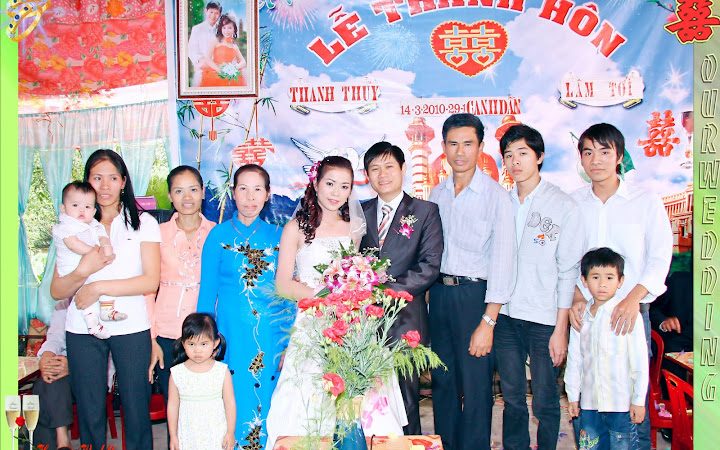 hình ảnh lễ cứơi chị gái Thanh Thủy và Lâm Tới