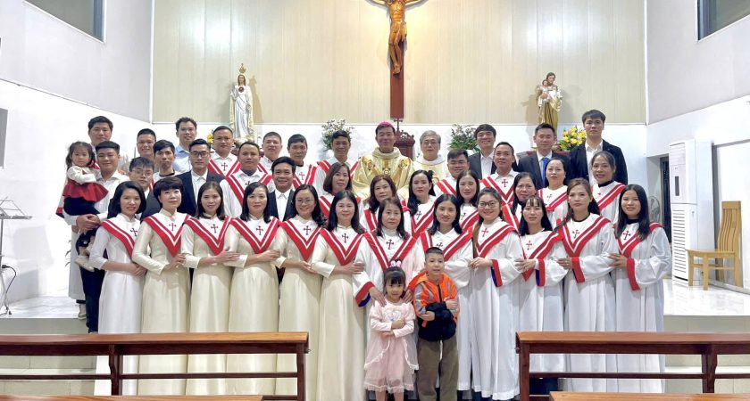 HỘI NGỘ CÁC CA ĐOÀN TRONG GIÁO XỨ PHÁP VÂN