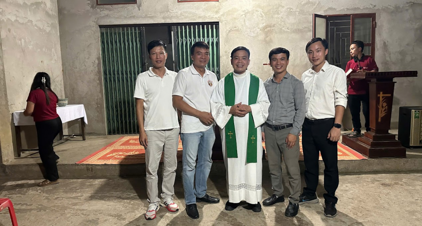 CHUYẾN THĂM CHA GIUSE PHẠM VĂN NINH VÀ GIAO LƯU VỚI CỘNG ĐOÀN GIÁO HỌ HỒNG LÂU